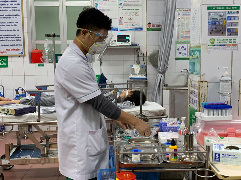 BHXH Việt Nam yêu cầu BHXH các địa phương cần phát huy cao nhất vai trò, trách nhiệm để phối hợp với ngành y tế giải quyết ngay tình trạng thiếu thuốc, vật tư y tế.