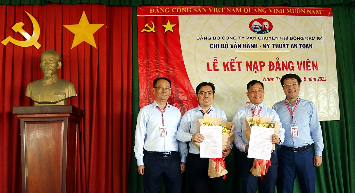 Lễ kết nạp Đảng viên.