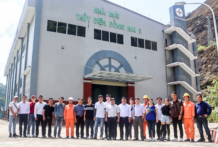 Đoàn phóng viên đi thực tế tại CTTĐ Đồng Nai.