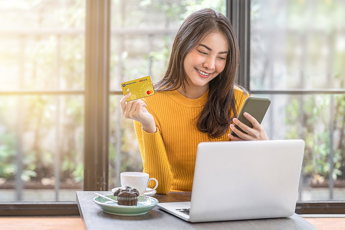 Siêu thẻ HDBank Petrolimex 4 trong 1 mang đậm dấu ấn high tech (công nghệ cao).