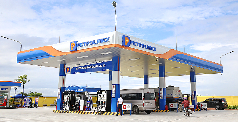 Siêu thẻ HDBank Petrolimex 4 trong 1 “gây sốt” khi hoàn 50% tiền xăng.