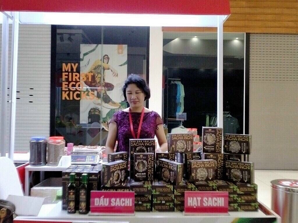 Tham gia các hội chợ của các tỉnh, thành là cách giúp HTX Kim Thông mở rộng đầu ra và xây dựng thương hiệu.