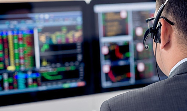 Cú quay xe cực gắt đầu tháng, VN-Index lật ngược thế cờ.