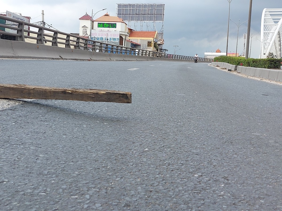 Hiện tượng sống trâu tại cả hai cây cầu dự kiến sẽ khắc phục xong trong tháng 7/2022.