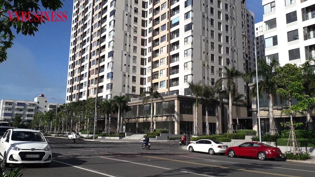 Luật Kinh doanh bảo hiểm vẫn “chừa đường” cho DN bảo hiểm rót vốn vào mảng bất động sản thông qua việc mua cổ phiếu của DN bất động sản trên thị trường chứng khoán, chứng chỉ quỹ của quỹ đại chúng.