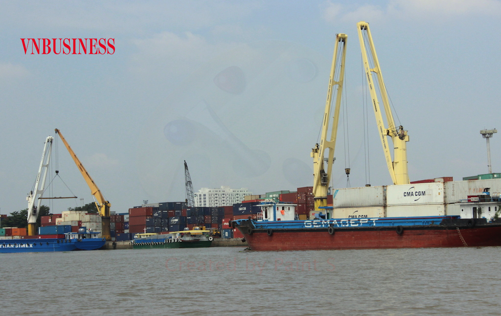 Tp.HCM vừa “sửa sai” khi điều chỉnh mức thu phí sử dụng hạ tầng cảng biển sau hơn 3 tháng triển khai.