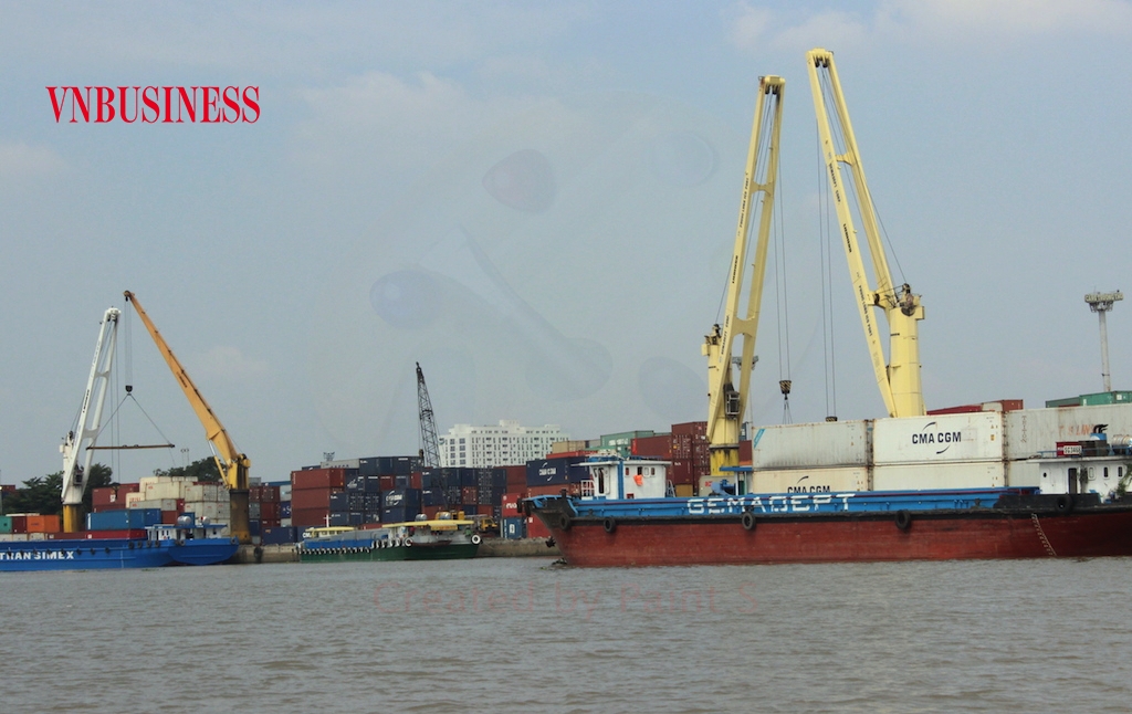 Tp.HCM vừa “sửa sai” khi điều chỉnh mức thu phí sử dụng hạ tầng cảng biển sau hơn 3 tháng triển khai.