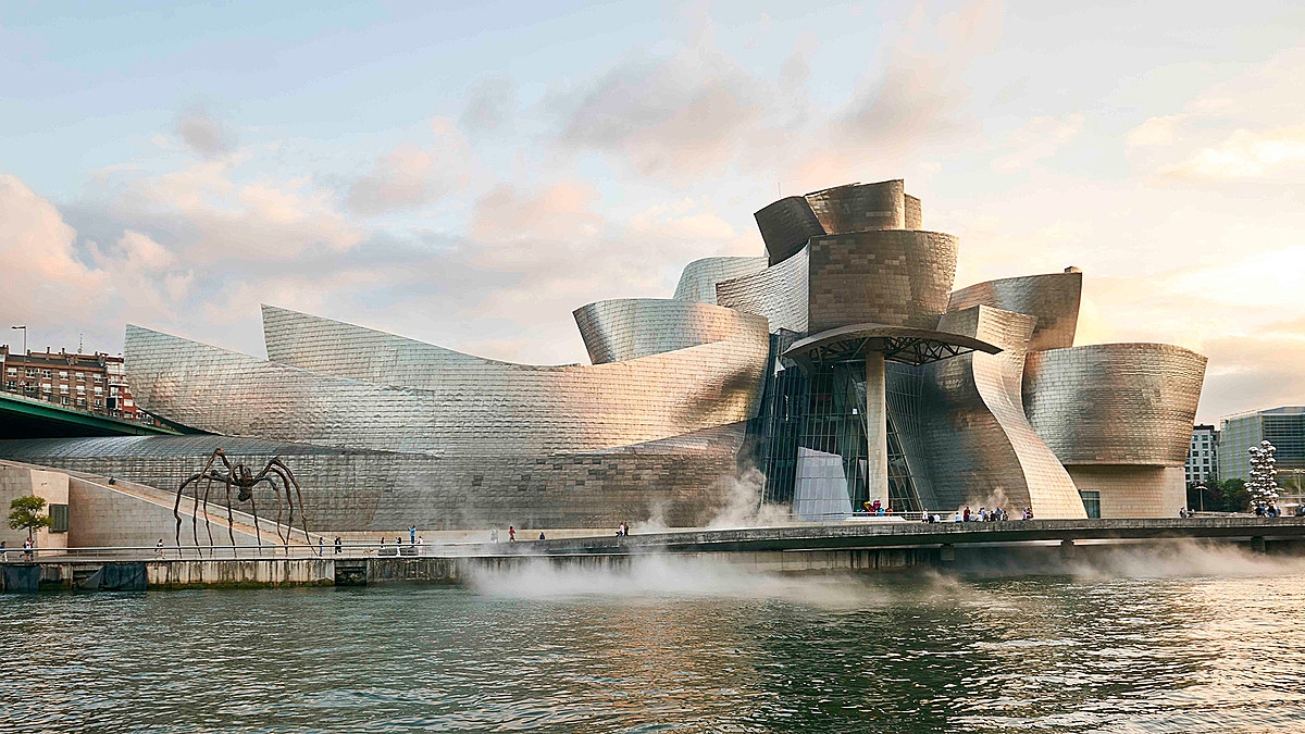 Bảo tàng Guggenheim Bilbao là một điểm đến nổi tiếng tại Tây Ban Nha.