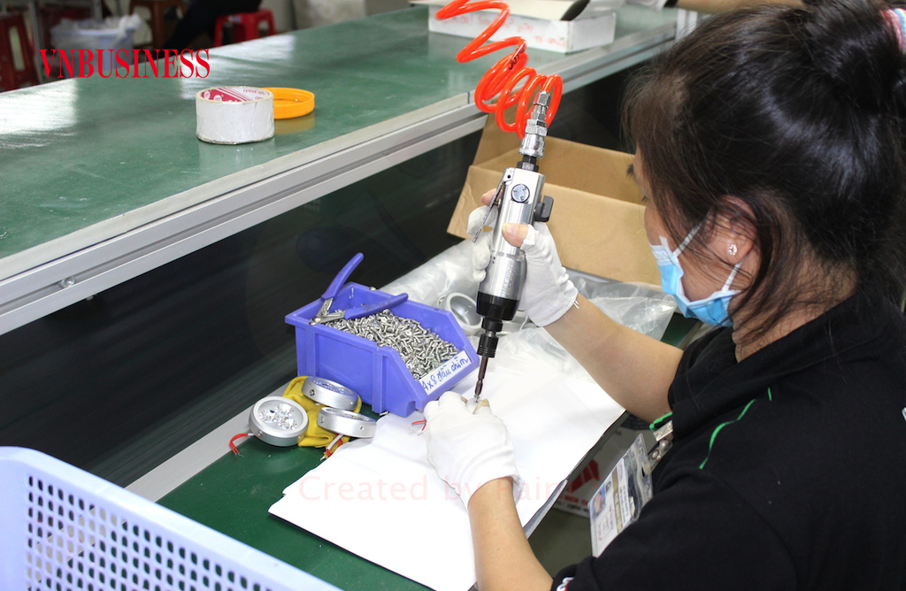 Điểm yếu của các công ty nội địa trong mảng linh phụ kiện là mới chỉ dừng lại ở việc sản xuất ra những linh kiện đơn chiếc cho các ngành ở “hạ nguồn” chứ chưa thể làm được nhiều cụm linh kiện ở mức cao hơn.