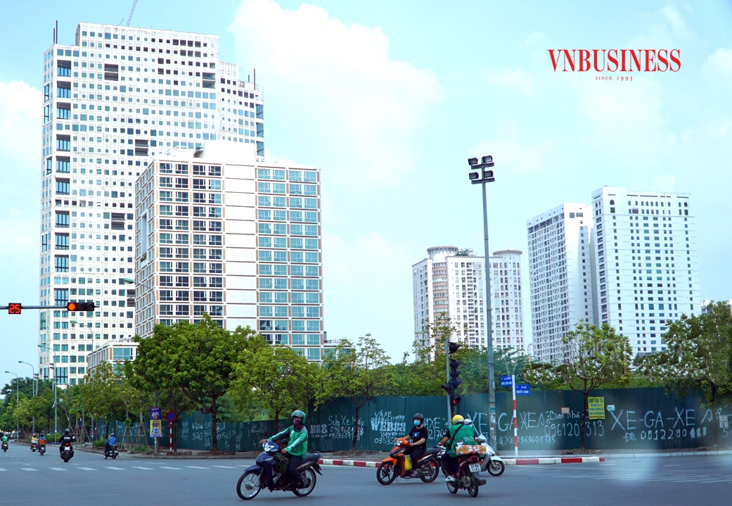 Lãi suất vay mua nhà tăng khiến áp lực đè lên vai người có thu nhập thấp ngày càng nặng nề.