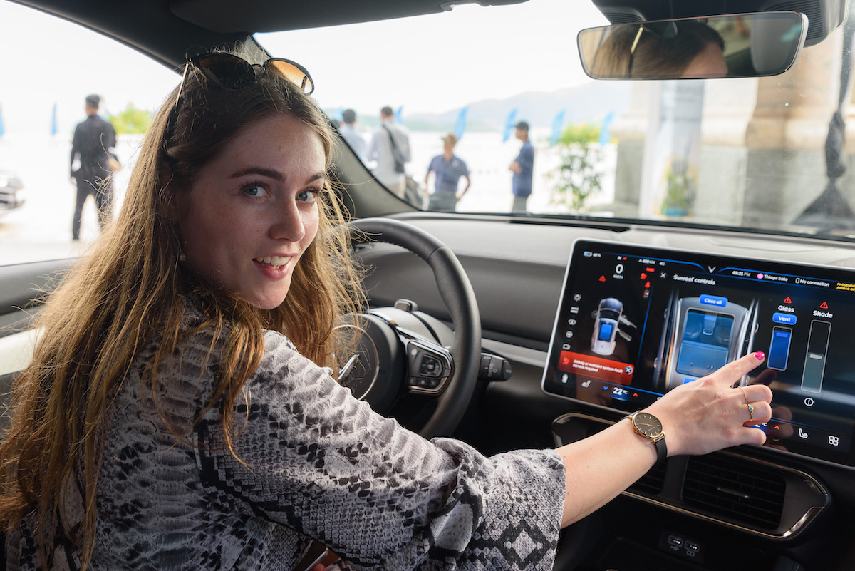 Sự thoải mái trong khoang lái, cảm giác sang trọng từ những chi tiết nhỏ nhất là điều VF 8 gây ấn tượng với người dùng thế giới.