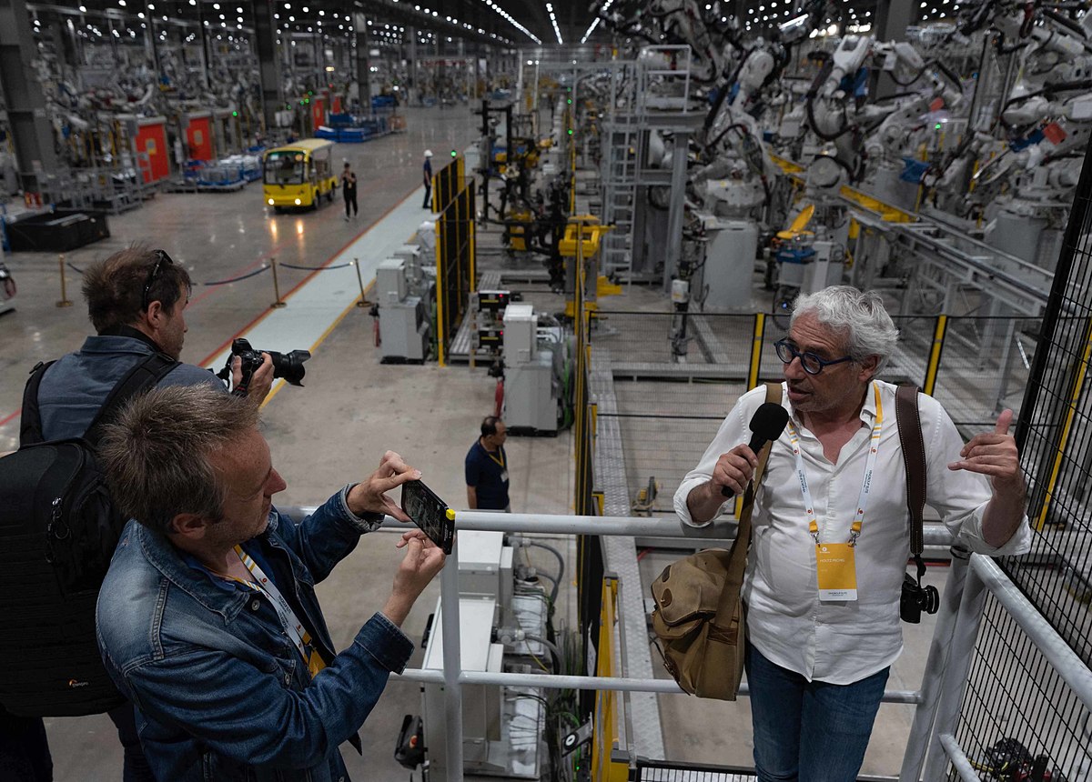 Tổ hợp sản xuất VinFast khiến những người tới đây lần đầu ngạc nhiên vì quy mô và mức độ tự động hóa cao.