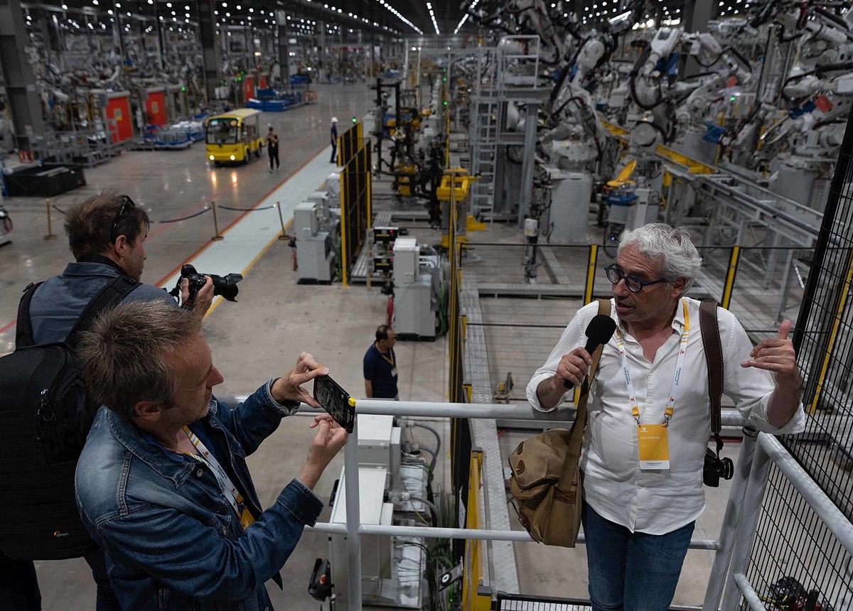 Tổ hợp sản xuất VinFast khiến những người tới đây lần đầu ngạc nhiên vì quy mô và mức độ tự động hóa cao.