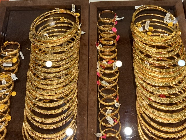 Giá vàng nhẫn, vàng trang sức 9999 đang thấp hơn vàng miếng SJC từ 15 triệu đồng/lượng.
