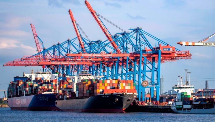 kim ngạch xuất khẩu hàng hóa và dịch vụ của Việt Nam tương đương hơn 100% GDP