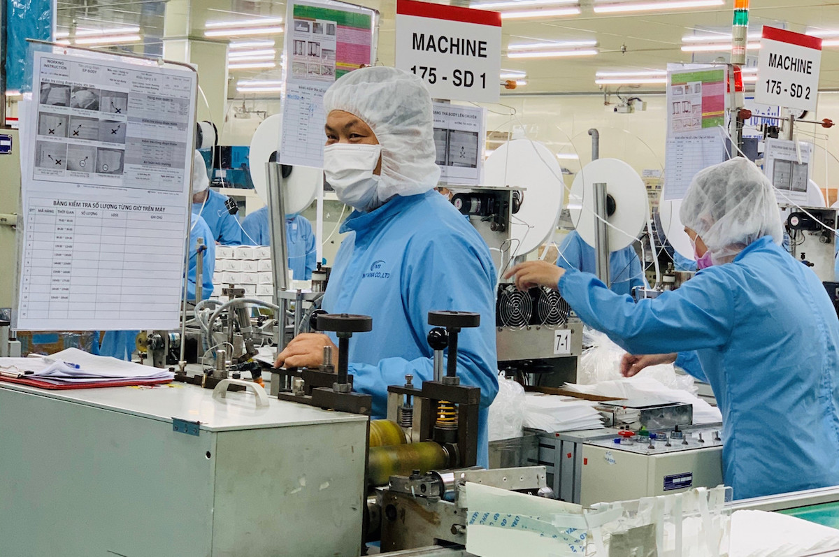 Việc chuẩn bị quỹ đất sạch trong các khu công nghiệp cho nhà đầu tư đến xây tổ là rất quan trọng.