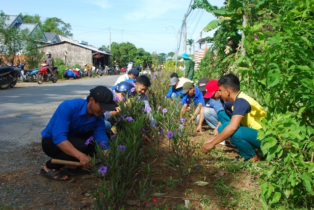 BVMT nông thôn, tạo công ăn, việc làm cho lao động địa phương, góp phần đẩy nhanh tiến độ thực hiện tiêu chí môi trường trong chương trình xây dựng NTM đang được các HTX đẩy mạnh thực hiện.