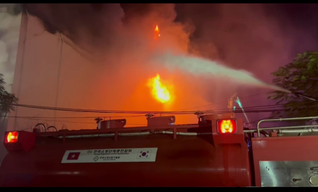 Tất cả mọi thứ đã bị thiêu rụi hoàn toàn.