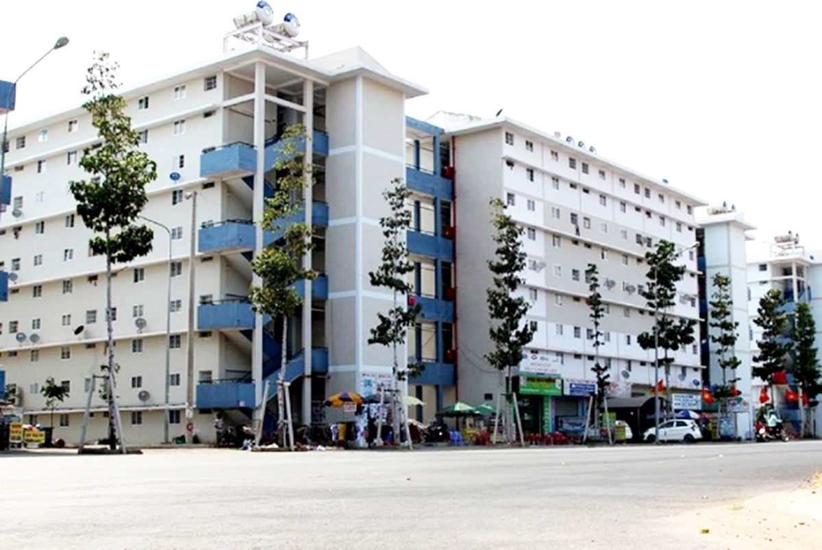 Nhà ở công nhân còn thiếu cả về số lượng và chất lượng.