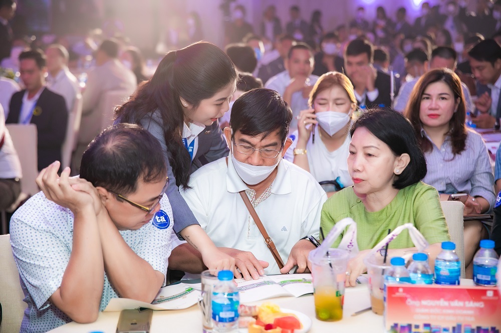 Nhà đầu tư đánh giá cao vị trí và thiết kế của phân khu phố Đông.