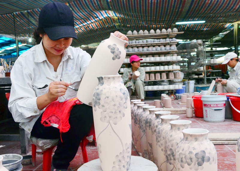 6 tháng đầu năm 2022, xuất khẩu gốm sứ mỹ nghệ đạt 375,59 triệu USD, tăng 6,5% so với cùng kỳ năm 2021.