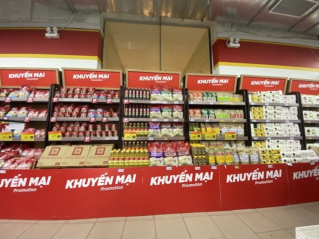 Siêu thị tăng cường khuyến mại, tung hàng nhãn riêng giá tốt hỗ trợ người tiêu dùng trong giai đoạn bão giá.
