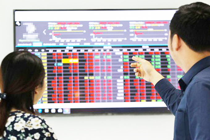 Trong khi nhóm cổ phiếu vốn hoá lớn có động thái bị chốt lời thì nhóm cổ phiếu vừa và nhỏ lại giao dịch sôi động và thu hút dòng tiền trở lại (Ảnh: Int)