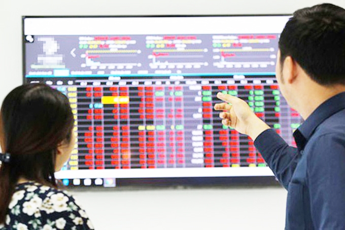 Trong khi nhóm cổ phiếu vốn hoá lớn có động thái bị chốt lời thì nhóm cổ phiếu vừa và nhỏ lại giao dịch sôi động và thu hút dòng tiền trở lại (Ảnh: Int)