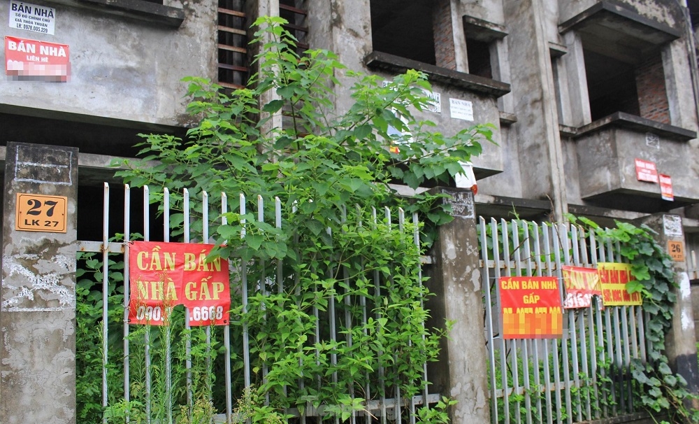 Biển rao bán nhà gấp tại khu đô thị Vân Canh, Hoài Đức (Hà Nội).