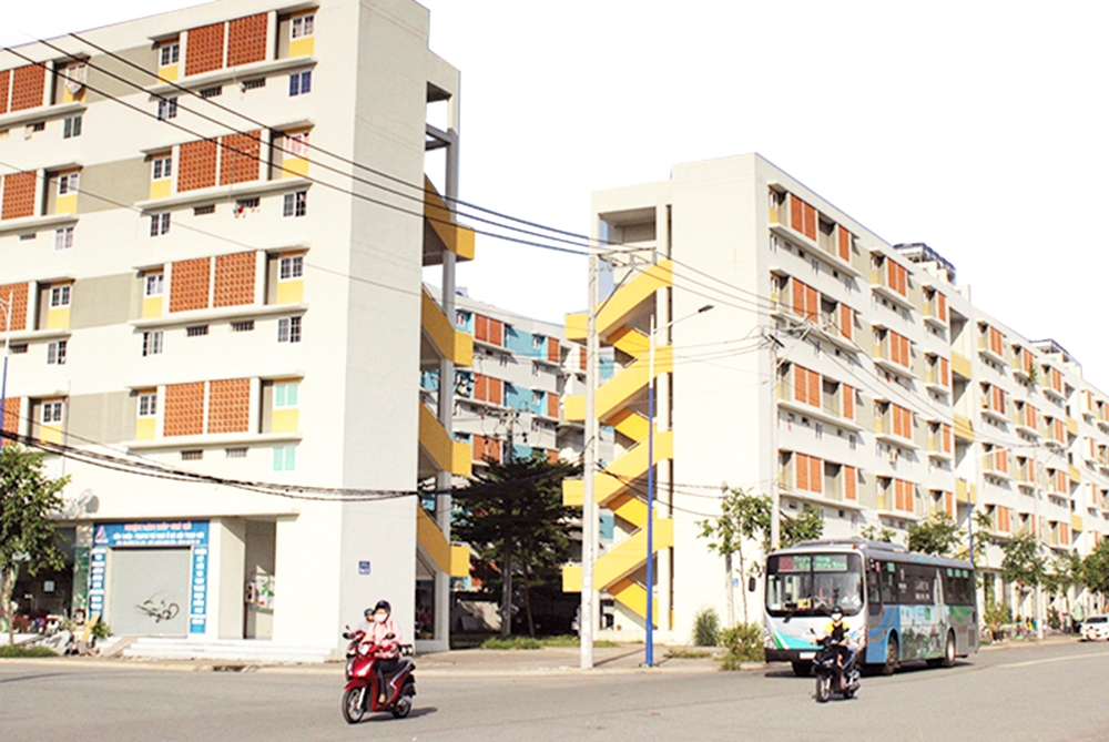 Không thể mua, người dân đang khát nhà cho thuê giá rẻ.