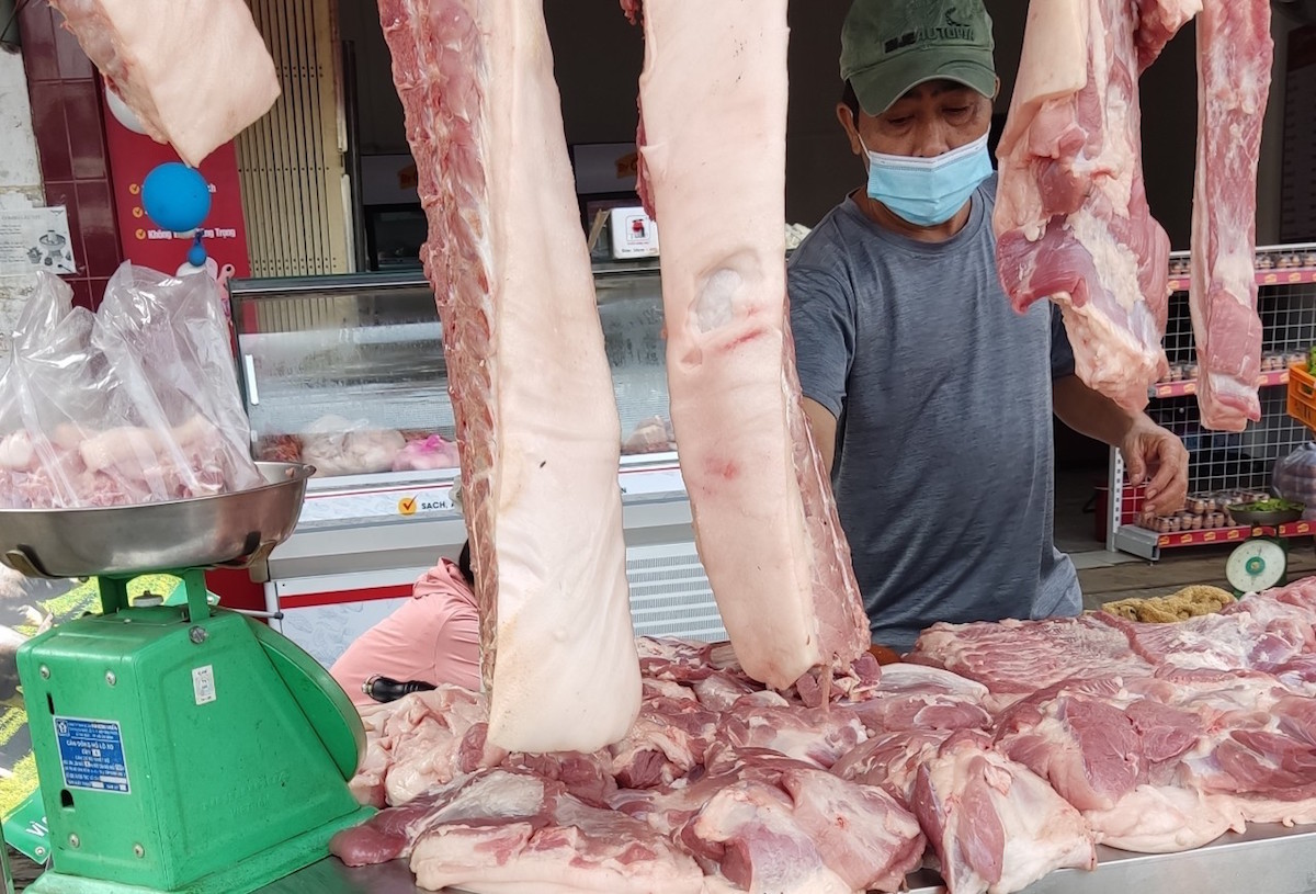 Kiểm soát chặt khâu trung gian để bình ổn giá thịt heo trong thời gian tới.