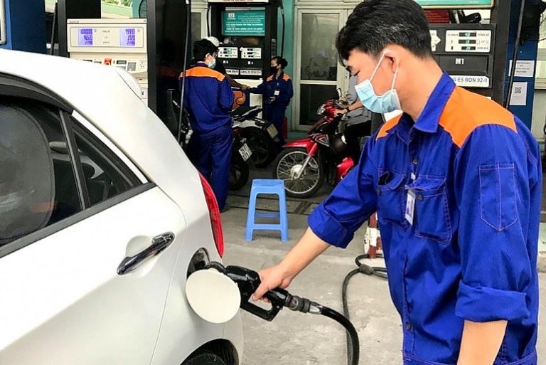 Bộ Tài chính được giao nghiên cứu, đề xuất giảm các loại thuế, phí liên quan đến xăng dầu, tiêu dùng, nhất là các loại thuế làm tăng chi phí đầu vào cho sản xuất, kinh doanh (Ảnh: Int)