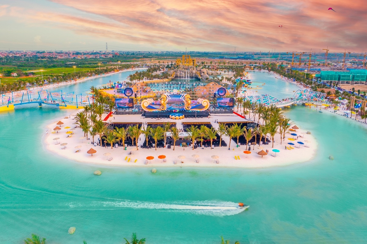 Tổ hợp công viên biển tạo sóng lớn nhất thế giới Royal Wave Park khai trương ngay từ khi Vinhomes Ocean Park 2 – The Empire ra mắt mang tới kỳ nghỉ dưỡng biển đẳng cấp.