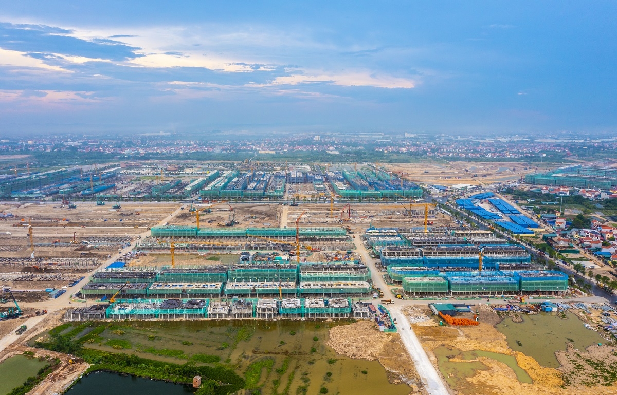 Hàng loạt hạng mục công trình dành cho cộng đồng ở Vinhomes Ocean Park 2 – The Empire đang được đẩy nhanh tiến độ xây dựng, giúp hệ thống tiện ích đồng bố có thể sớm vận hành.