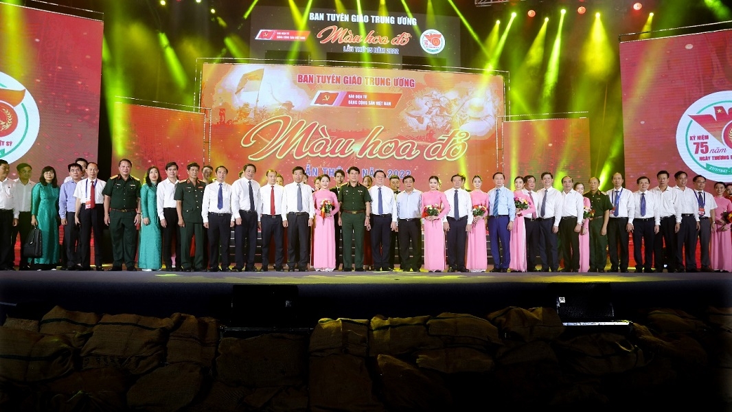 Trưởng ban Tuyên giáo Trung ương Nguyễn Trọng Nghĩa cùng lãnh đạo các bộ, ban, ngành.