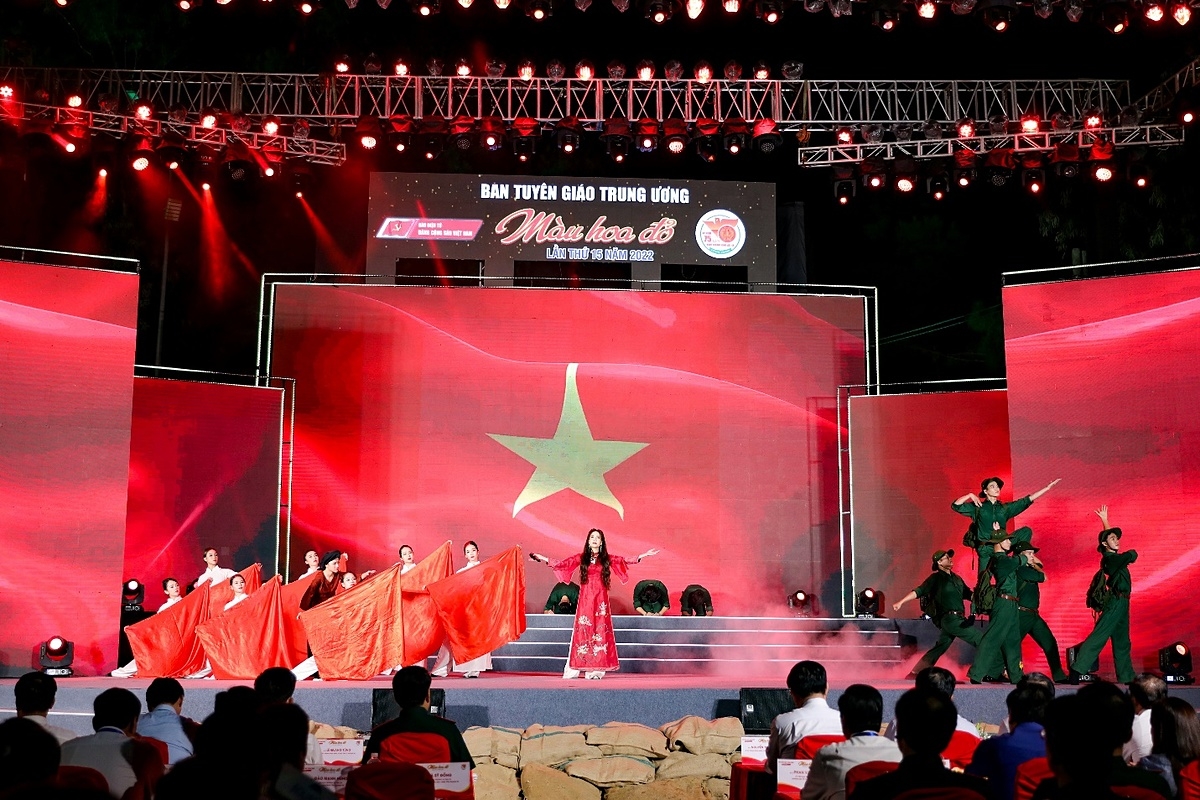 Những màn nghệ thuật tái hiện vẻ đẹp anh hùng của lịch sử giữ nước, những câu chuyện thực tế của các thế hệ đi trước.