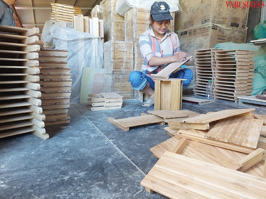 Đa số công nhân trong HTX đều xác định gắn bó lâu dài với công việc tại đây.