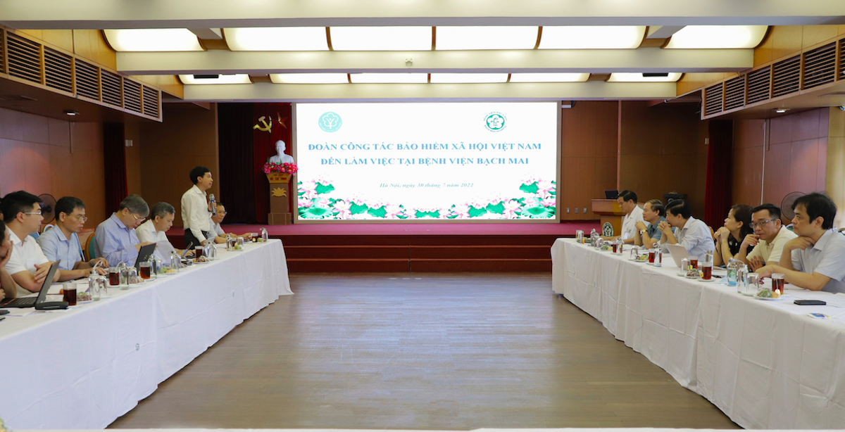 Đoàn công tác của BHXH tháo gỡ khó khăn vướng mắc trong thanh quyết toán chi phí khám chữa bệnh bảo hiểm y tế cho Bệnh viện Bạch Mai.