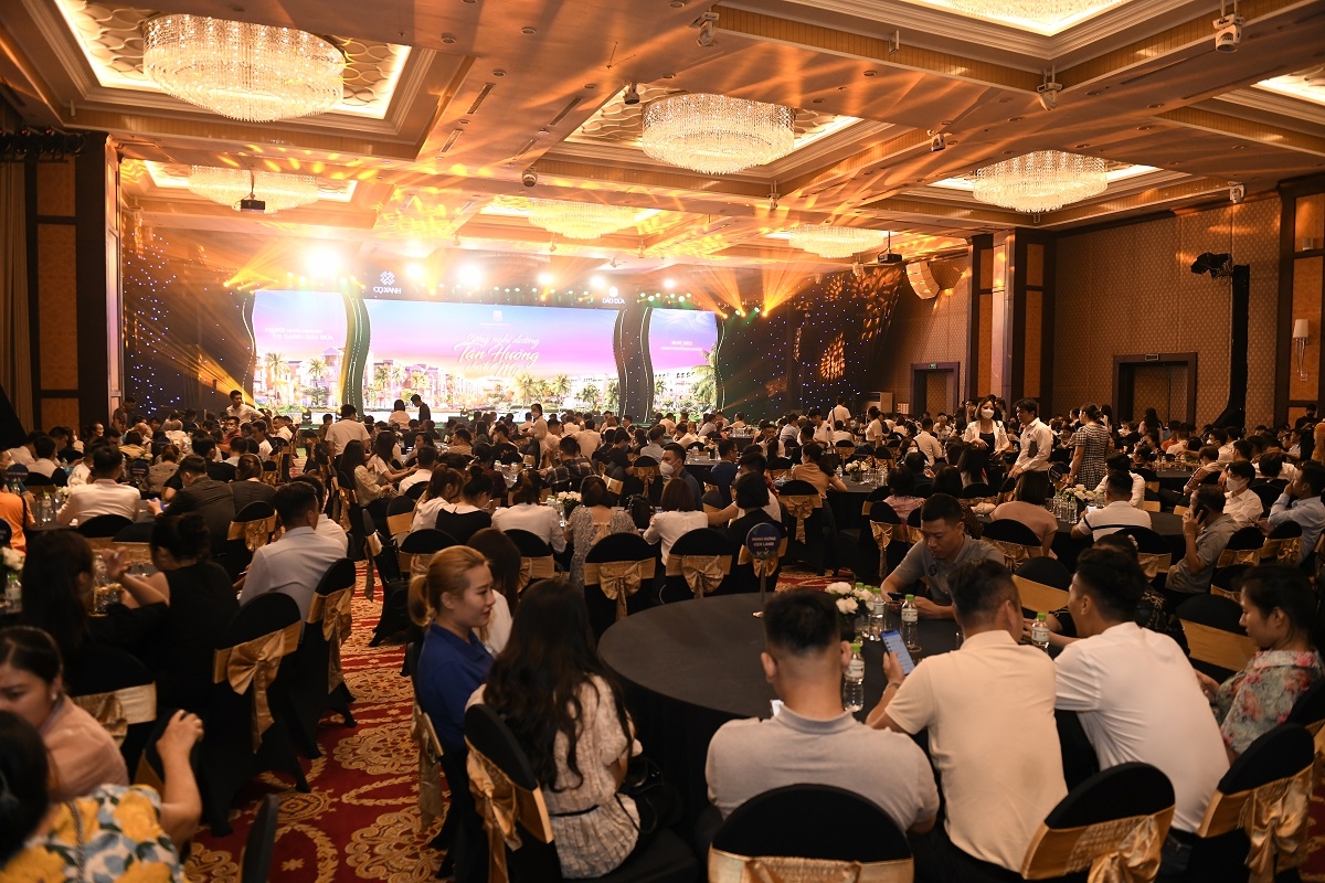 Trung tâm hội nghị Almaz (Long Biên, Hà Nội) không còn chỗ trống trong phiên mở bán 2 phân khu Cọ Xanh và Đảo Dừa Vinhomes Ocean Park 2 – The Empire.