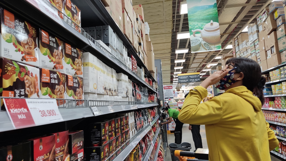 Doanh nghiệp lý giải nguyên nhân giá hàng hóa chưa giảm vì chi phí nguyên liệu, nhân công đắt đỏ.