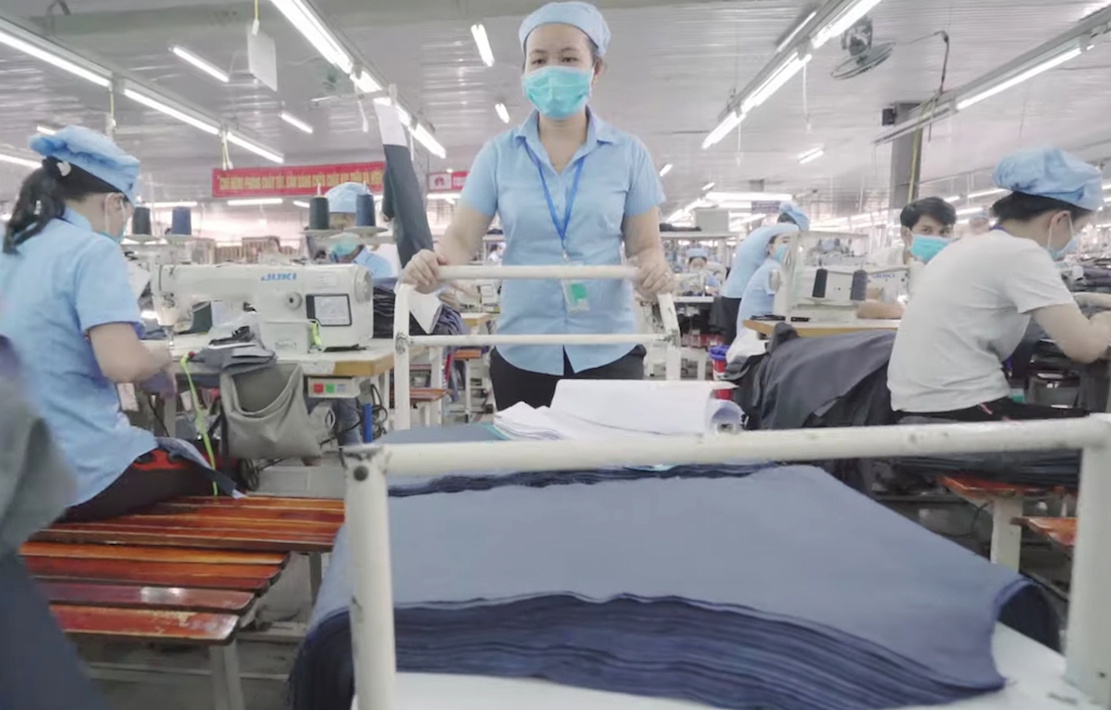 Lợi nhuận của các DN nội địa trong ngành dệt may bị bào mòn đáng kể khi chỉ số giá nguyên liệu nhập khẩu vẫn neo giữ ở mức cao.