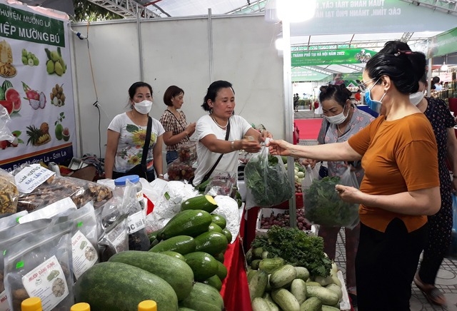 Thông qua các hội chợ XTTM, nhiều sản phẩm OCOP đã đến gần hơn với người tiêu dùng và có cơ hội bay xa tới các thị trường trong và ngoài nước.