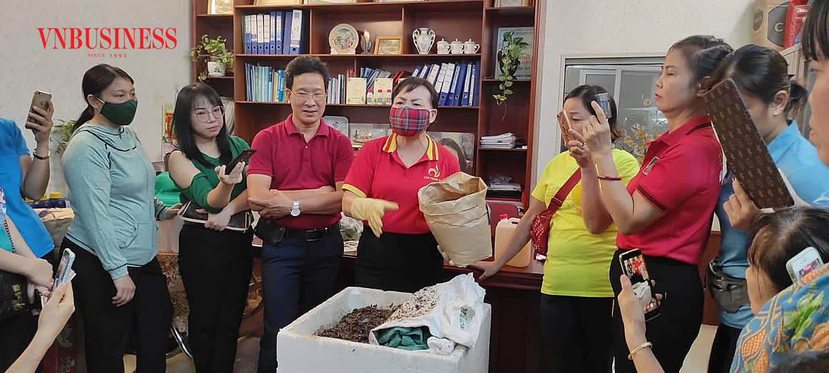 Trung bình lượng vi sinh trong một thùng xốp một tháng sẽ xử lý được khoảng 70kg rác hữu cơ.