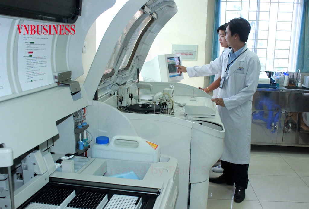 Nhìn vào chuyện tiêu cực trong mua sắm vật tư thiết bị y tế với hàng loạt các cán bộ y tế vướng vào vòng lao lý do vi phạm về đấu thầu, điều mà dư luận mong muốn chính là khâu giám sát hoạt động đấu thầu cần tiếp tục có những cải tiến hiệu quả hơn.