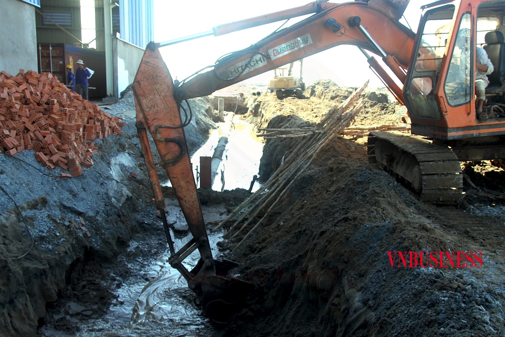 Giữa “bão giá” vật liệu xây dựng, các nhà thầu càng làm càng lỗ khi đơn giá, định mức còn chưa đáp ứng được thực tế công việc.