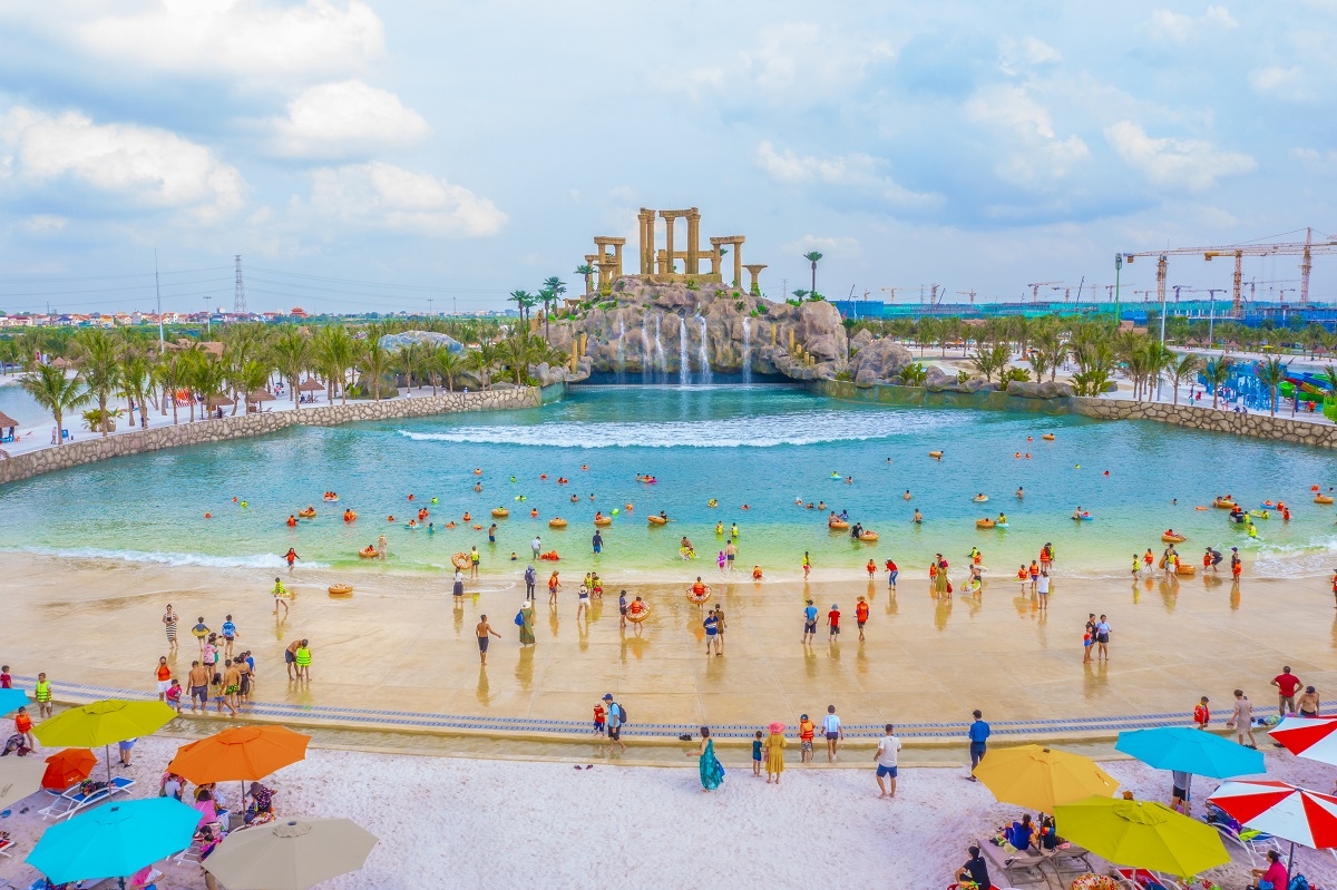 Tổ hợp công viên Biển tạo sóng nhân tạo Royal Wave Park là một trong những nhân tố tạo nên “cú bùng nổ” cho Vinhomes Ocean Park 2 – The Empire.