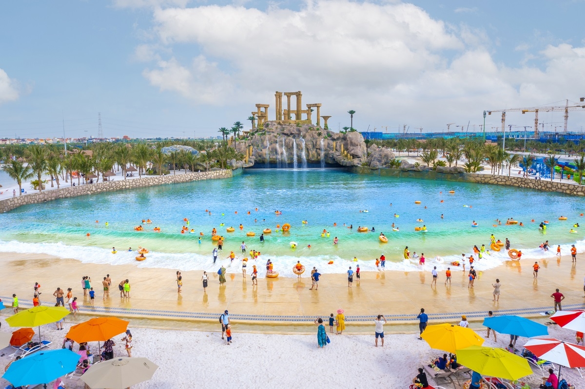 Ngoài Tổ hợp công viên Biển tạo sóng Royal Wave Park đã vận hành, hàng loạt công trình dành cho cộng đồng khác cũng sẽ sớm hoàn thành, mang tới trải nghiệm thời thượng cho cư dân.