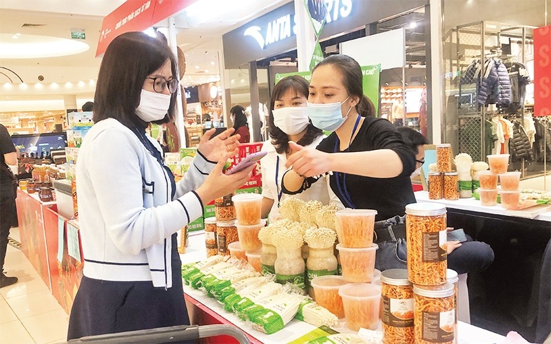 Tỷ lệ nông sản có xuất xứ rõ ràng của HTX vào được siêu thị còn khiêm tốn, trong khi đây là kênh tiêu thụ vừa mang lại giá trị kinh tế cao vừa giúp xây dựng thương hiệu cho HTX.