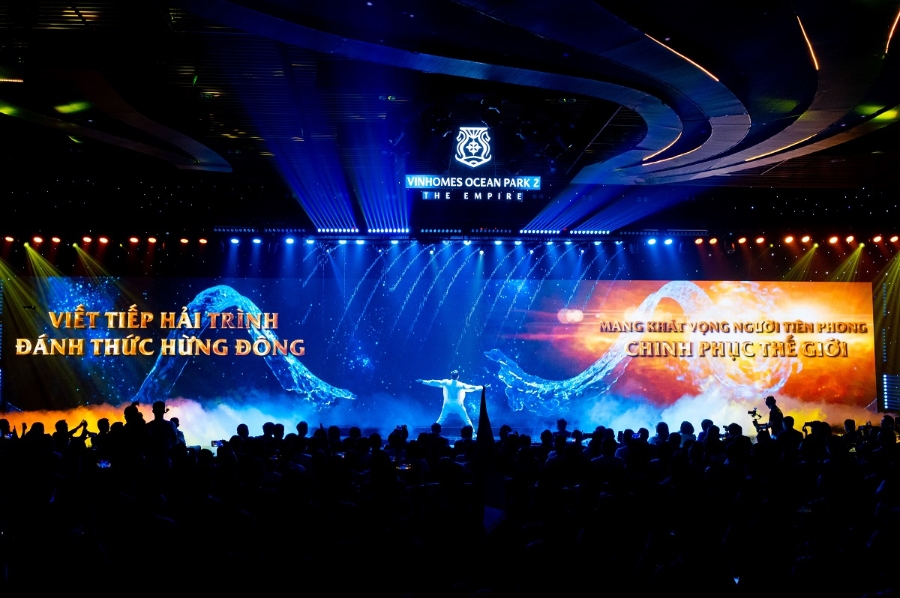 Hàng nghìn nhân viên kinh doanh bất động sản đã cùng thắp lên ngọn lửa quyết tâm tạo kỷ lục mới tại lễ ra quân tổ chức ngày 10/8 vừa qua.