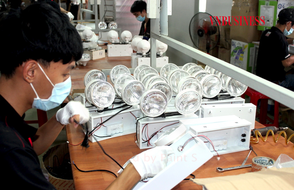 Giữa cơn khát vốn để phục hồi sản xuất kinh doanh, các DN nhỏ và vừa mong muốn được ngân hàng cho vay tín chấp, nhưng cánh cửa với họ quá hẹp.